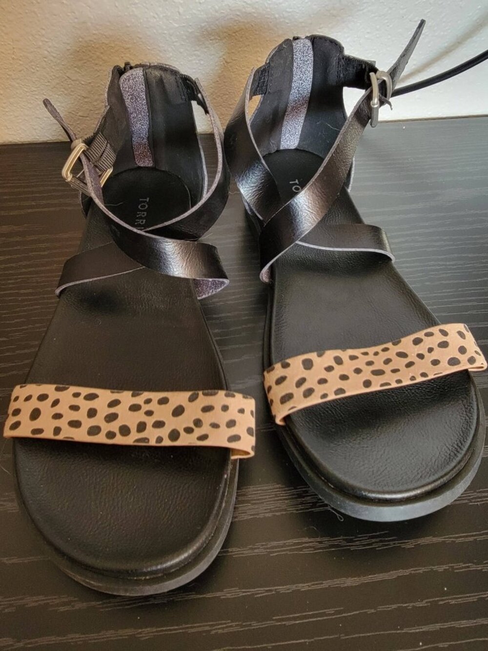 Torrid cheetah print cross strap sandals size 8 Wide